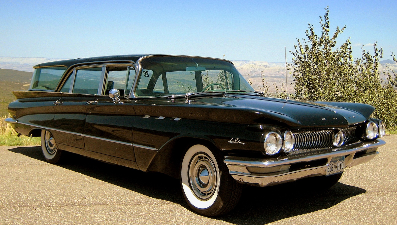 Buick LeSabre estate wagon 1960