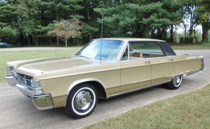 Chrysler New Yorker hardtop sedan 1968