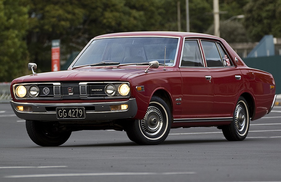 Datsun 260C sedan 1975-1978