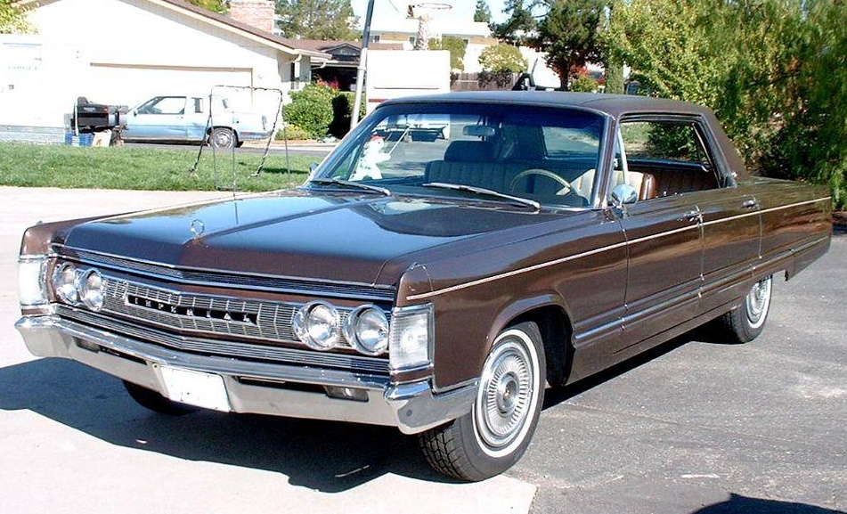 Imperial LeBaron sedan 1967