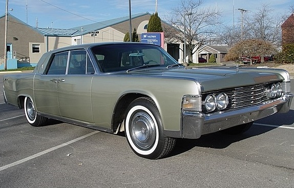 Lincoln Continental sedan 1965