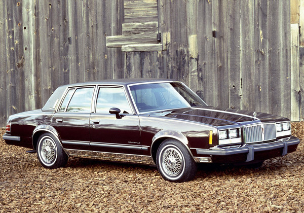 Pontiac Bonneville sedan 1982