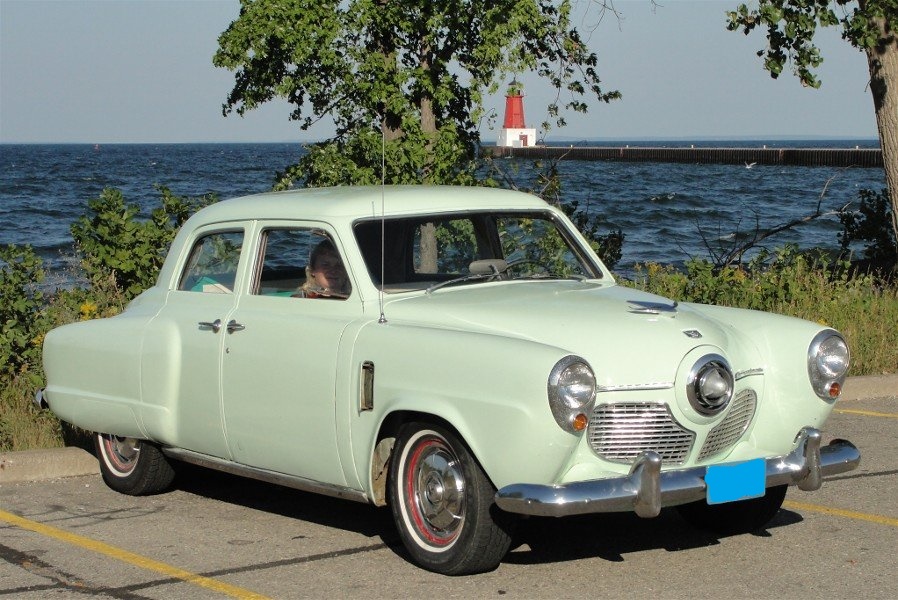 Studebaker Commander V8 sedan 1951